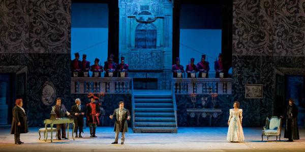 Scena dello spettacolo Il barbiere di Siviglia al Teatro San Carlo di Napoli