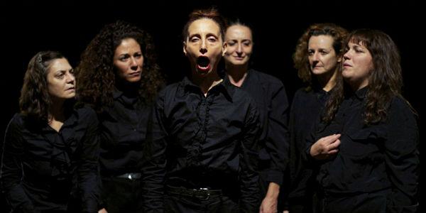 Escena del espectáculo Las hermanas Macaluso en el Teatro Mercadante de Nápoles