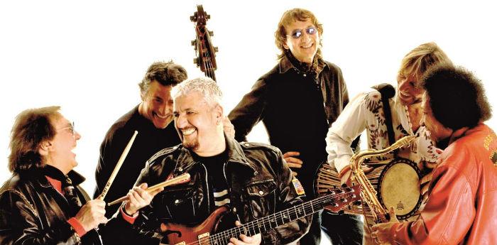 Pino Daniele e sua banda em Uma história inteira no Palapartenope em Nápoles