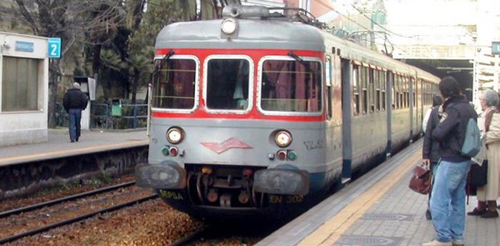 una stazione della cumana di napoli