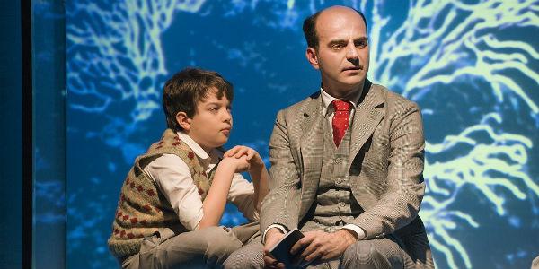 Escena del espectáculo La armonía perdida de Raffaele La Capria en el Teatro Stabile di Napoli