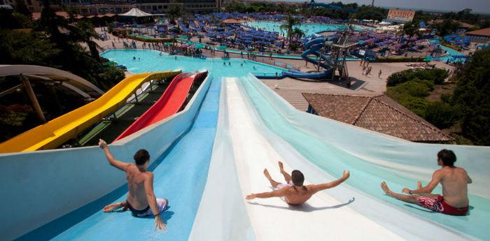 foto degli scivoli di Magic World il parco acquatico