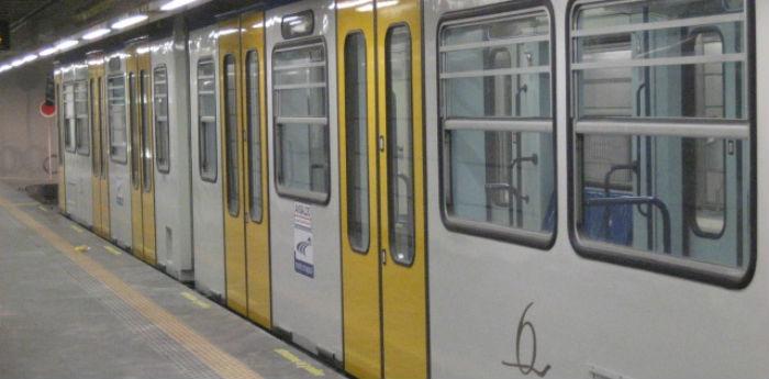 Photo of a Naples subway train 6 line