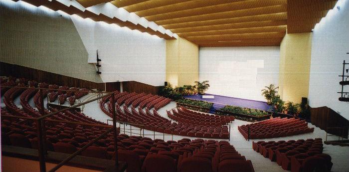 interno del teatro mediterraneo della mostra d'oltremare di napoli