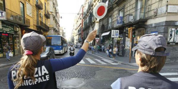 Posto di blocco a Napoli nella Ztl Tarsia-Pignasecca-Dante