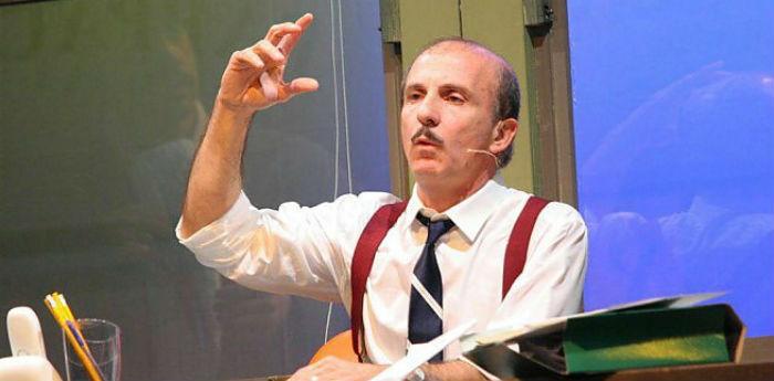 Carlo Buccirosso en su vida de espectáculo es algo maravilloso en el Teatro Diana de Nápoles