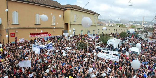 Foto do flashmob organizado na Città della Scienza em 2013