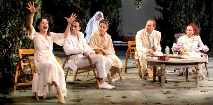 Escena del espectáculo De repente, el verano pasado de Tennessee Williams en el Teatro Bellini de Nápoles