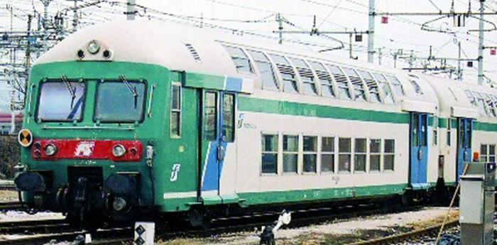 foto train régional napoli-salerno-torre annunziata dont a annulé les courses