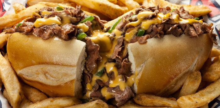 O clássico American Cheese Steak, Festival em Monte di Procida