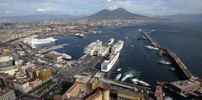 Naples semaine d'expédition des photos du port de Naples