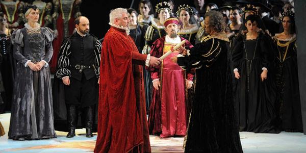 Una escena de Otello de Verdi en el Teatro San Carlo de Nápoles