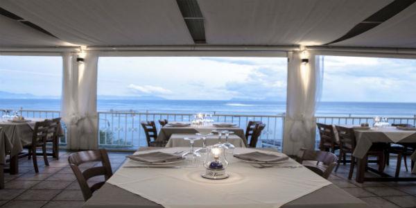 Il ristorante Al faro di Marechiaro a Napoli