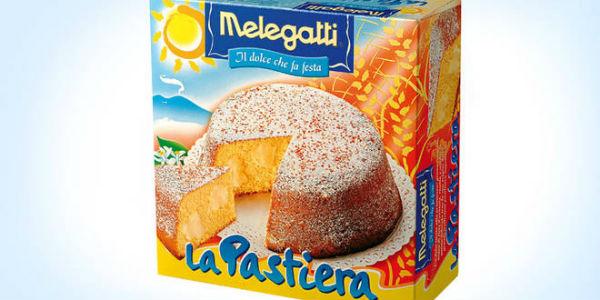 Die Kiste der neapolitanischen Pastiera, die von Melegatti zum Verkauf angeboten wird