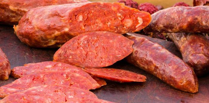 Saucisse rouge, une spécialité typique de Castelpoto (BN)