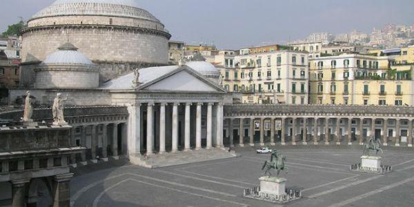 ナポリのPiazza del Plebiscito