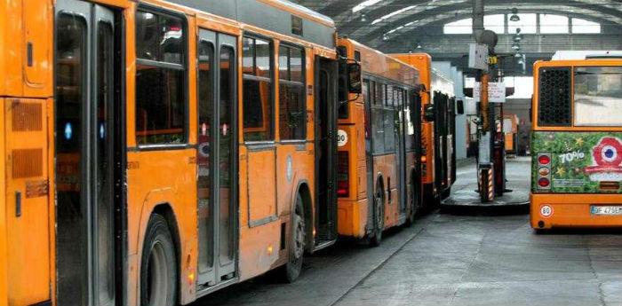 Autobus dell'Anm a Napoli