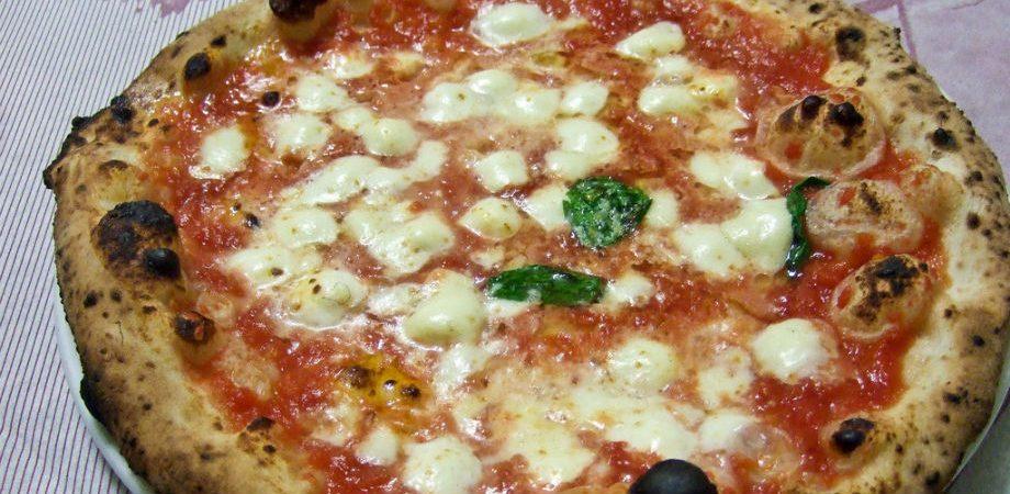 La pizza de Di Matteo La pizza de la pizzería Di Matteo en Nápoles