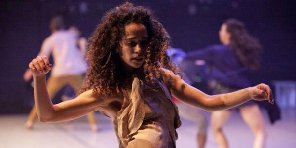 El espectáculo Reshimo de Vertigo Dance Company en el Napoli Teatro Festival