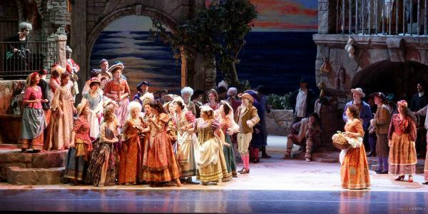 Elisir d'Amore auf der Bühne des Teatro San Carlo