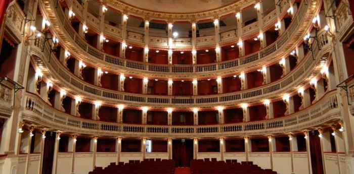 El Teatro Mercadante de Nápoles