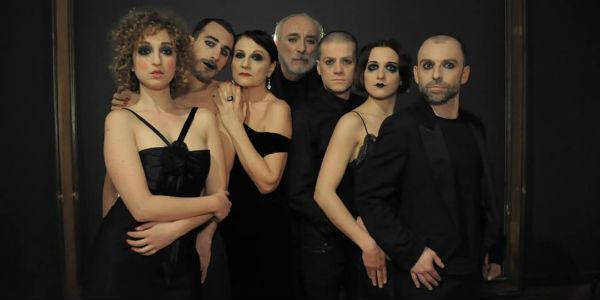 El elenco de Un Gabbiano de Gianluca Merolli en el Napoli Teatro Festival