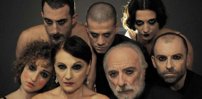 O elenco de Un Gabbiano de Gianluca Merolli no Festival de Teatro Napoli