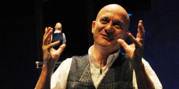 Claudio Bisio en padre e hijo en el Teatro Bellini de Nápoles