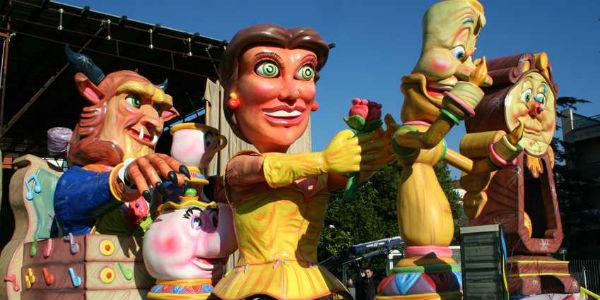 Allegorische Wagen des Saviano Carnival