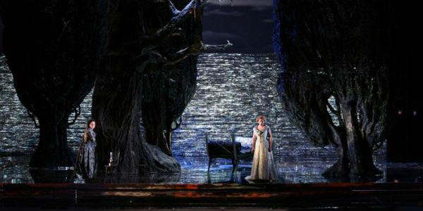 Tristan und Isolde auf der Bühne des Teatro San Carlo in Neapel