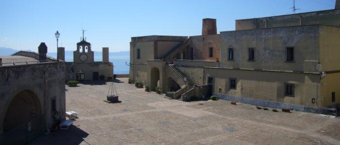 Castel Sant'Elmo的Piazza d'Armi在那不勒斯