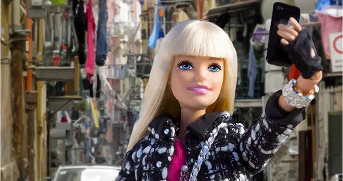 Barbie dans les quartiers espagnols de Naples