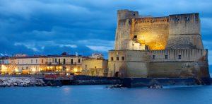 Valentinstag 2015 in Neapel: Nacht rezitierte Route nach Castel dell'Ovo