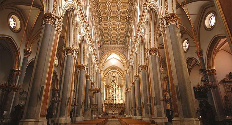 Iglesia de San Domenico Maggiore en Nápoles