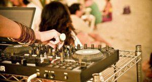 1 Mai 2015 in Bacoli: Hipster-Markt und djset am Strand