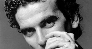 Intitolate a Massimo Troisi le scale di Scusate il ritardo