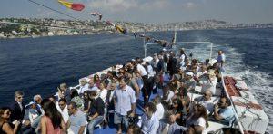 Bateau Mouche a Napoli: torna il tour del golfo per l’estate 2014