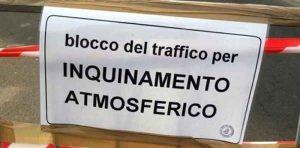 Blocco traffico Napoli: dispositivo anti-inquinamento da aprile a dicembre