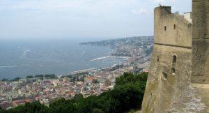 Widmungen an die Stadt Neapel in Castel Sant'Elmo für das Napoli Teatro Festival