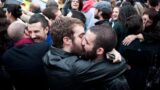 День поцелуй меня, в Неаполе флешмоб против гомофобии