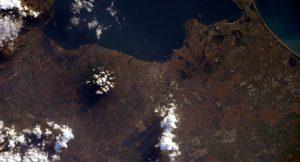 L'astronauta Samantha Cristoforetti omaggia Napoli dallo spazio