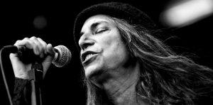 Patti Smith in concerto alla Basilica di San Giovanni Maggiore