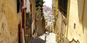 Tu Scendi dalle Scale: scopri i percorsi pedonali storici di Napoli
