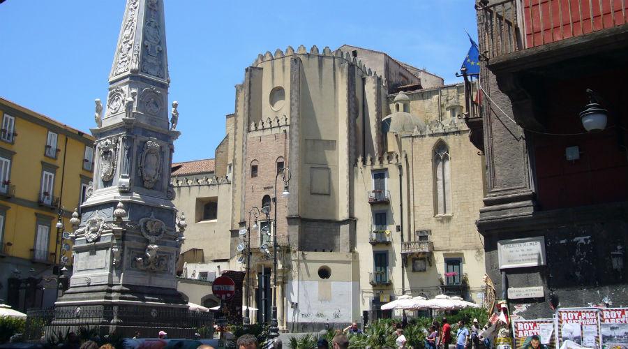 Piazza San Domenico Maggiore Nápoles