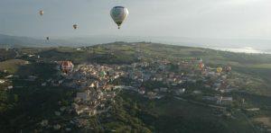 Internationales Treffen von Heißluftballons in Fragneto Monforte (BN)