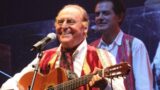 Renzo Arbore alla Fnac di Napoli per presentare il suo nuovo album