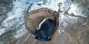Der verschneite Vesuv vom Satelliten verzaubert die Welt