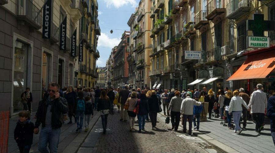 Via Toledo em Nápoles