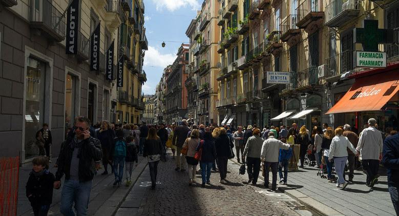 Via Toledo, Nápoles