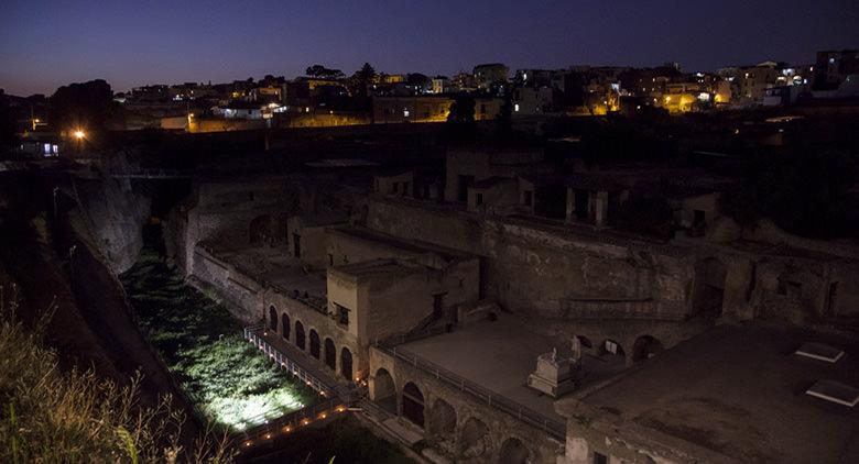 Visitas guiadas nocturnas a las excavaciones de Herculano